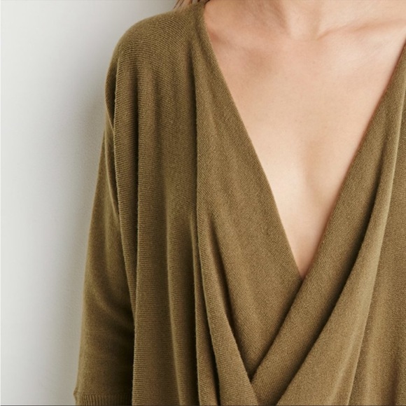 Forever 21 twist front sweater - Picture 6 of 6